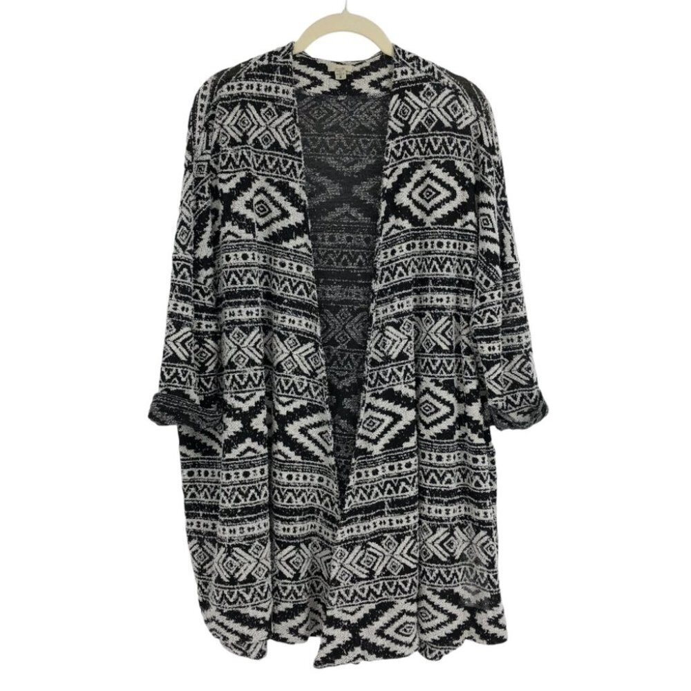 Urban Outfitters Ecote Black &White Tribal Patterned 3/4 sleeve Cardigan size S